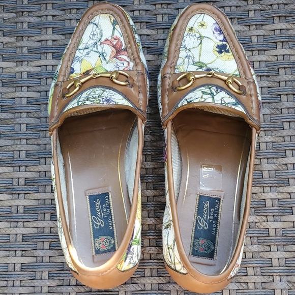 Gucci Floral Print Loafers - Picture 2 of 7